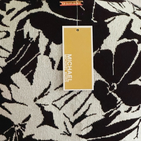 Michael Kors Black and White Floral Knit Top MSRP $98.00 - Picture 4 of 9